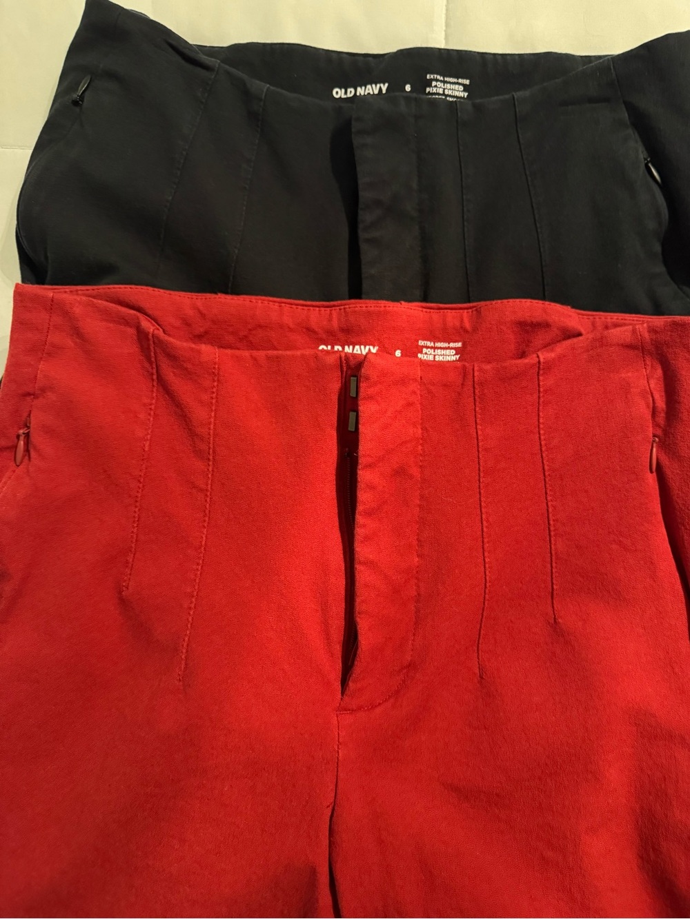 Old Navy women’s  Slim work pants  in Black and Red size 6